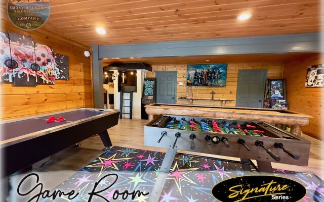 Tennessee Treasure 11 Beds Pool Theater