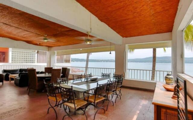7BR Impresionante Casa De LAGO Con Alberca