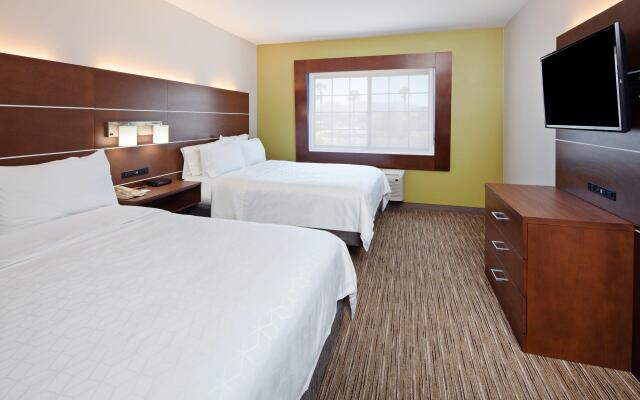 Holiday Inn Express & Suites Rancho Mirage - Palm Spgs Area, an IHG Hotel