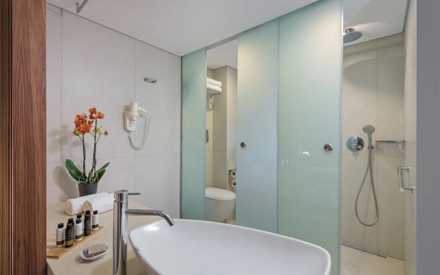 The Ixian Grand & All Suites Hotel