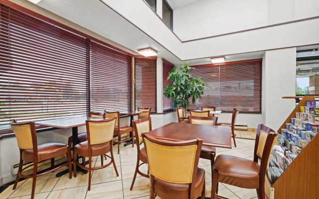 Days Inn by Wyndham Utica