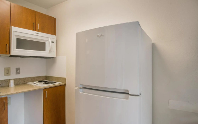 HomeTowne Studios By Red Roof Denver - Airport/ Aurora