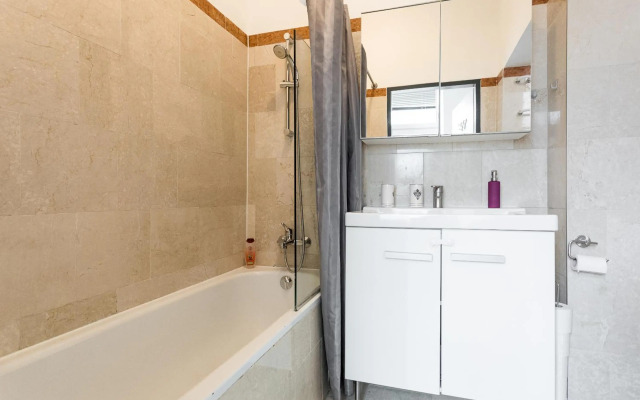 Lovely Two Level Apartment For Families