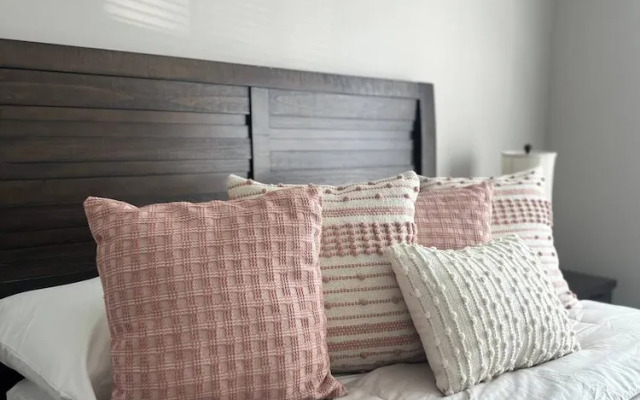 Fantastic Get Away Condo In Strongsville!