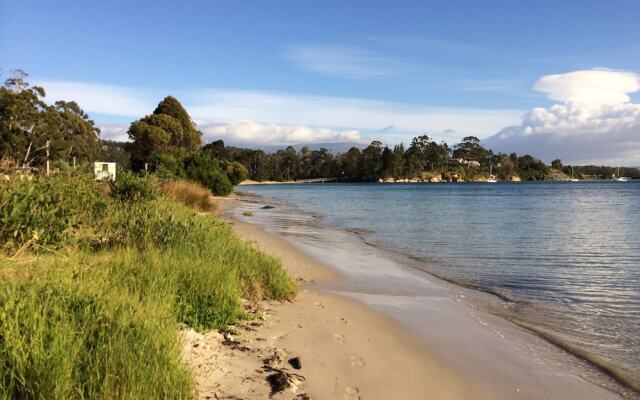 Snug Beach Cabin And Caravan Park