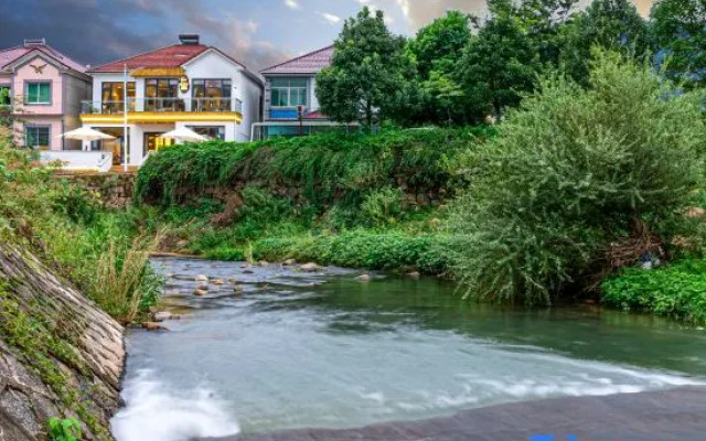 Yunshang Grassland Anji Yinxuanyuan Holiday Homestay