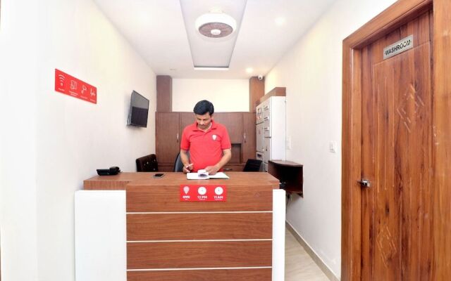 Oyo 18504 Hotel Safari