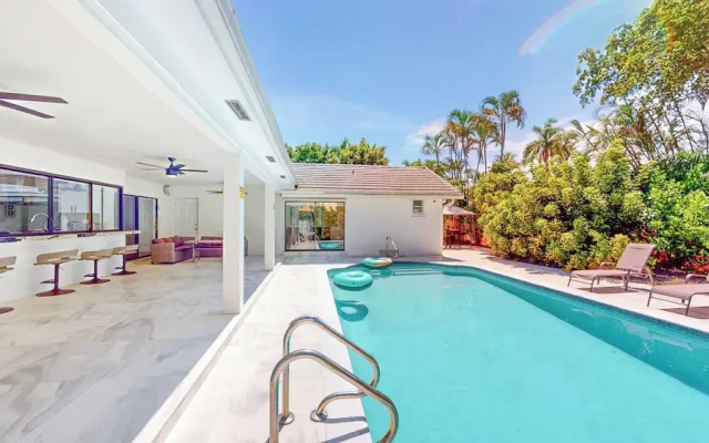 Villa Shapira 6BR Designer Home w Pool