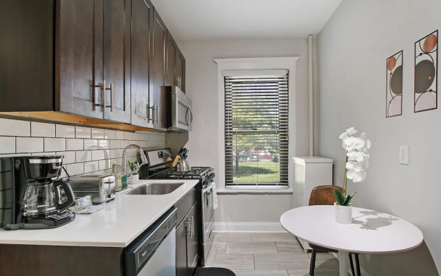 Bright 1BR - Woodlawn 1E