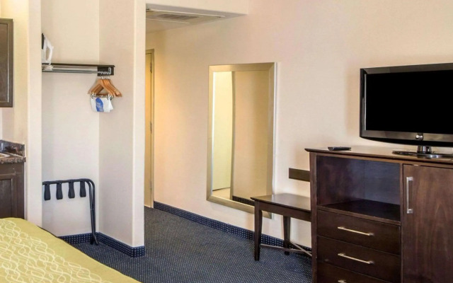 Quality Inn Tulsa - Downtown West