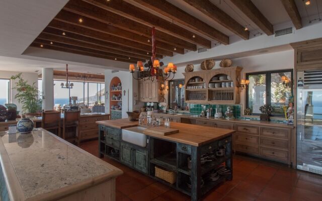 Sophisticated Cliffside Platinum Villa Turquesa 9BR Overlooking the Pacific