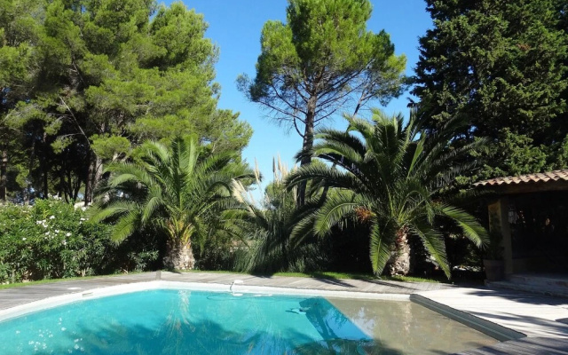 Studio in Roquefort-la-bédoule, With Pool Access, Enclosed Garden and