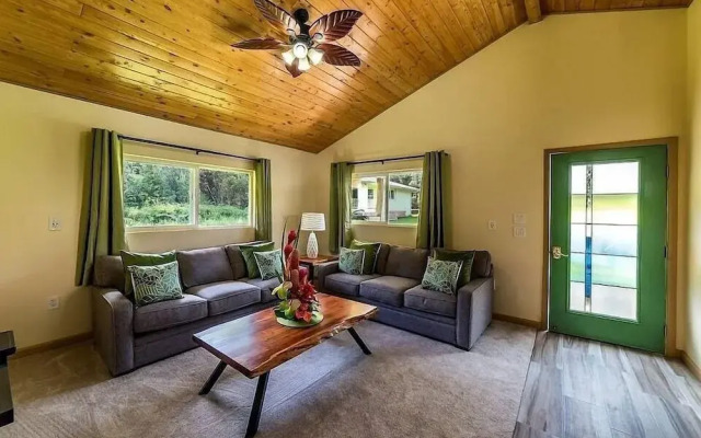 Tropical Island Paradise 2 Bedroom Home by RedAwning