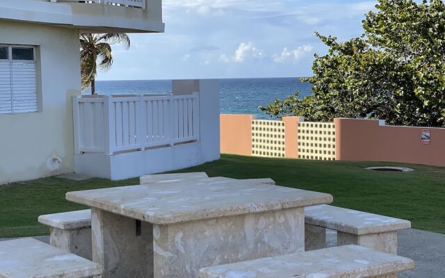 Beach condo with Pool and Ocean View