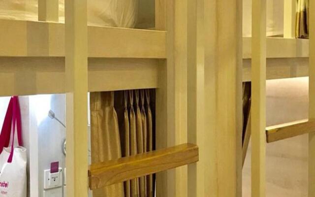 Mariya Lady Hostel At Suvarnabhumi Airport - Female Only