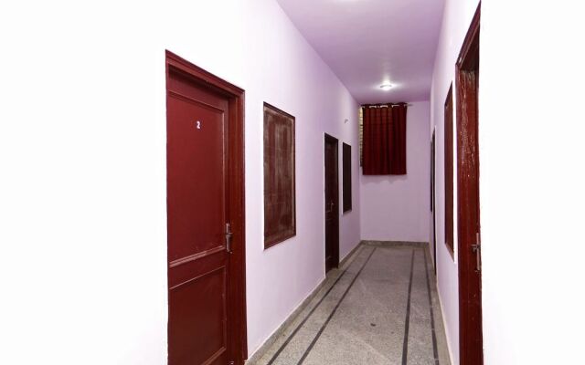 OYO 36700 Moonlight Residency