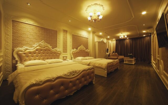 Royal Hotel