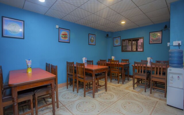 OYO 305 Hotel Gauri