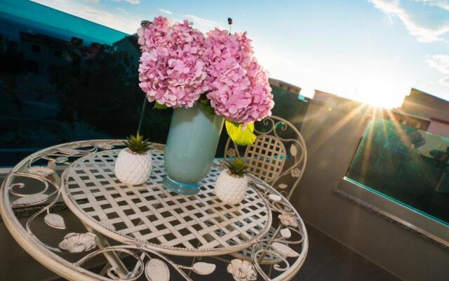 Sea view luxury studio apartment