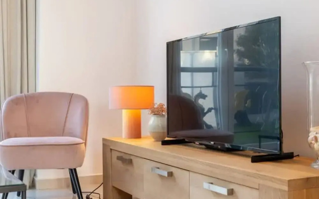 Stylish Duplex Apartment in a Renovated Town House