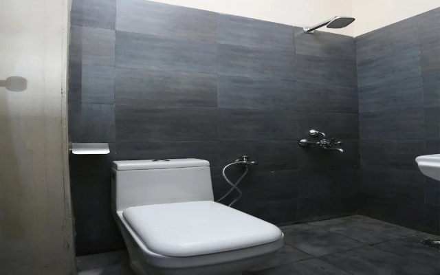 Hotel Dev Palace by OYO Rooms