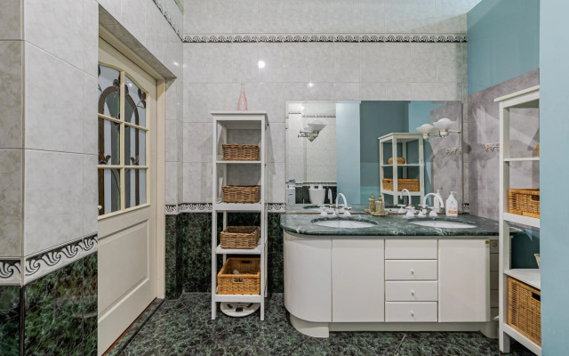 Smart Host на бульваре Страстной