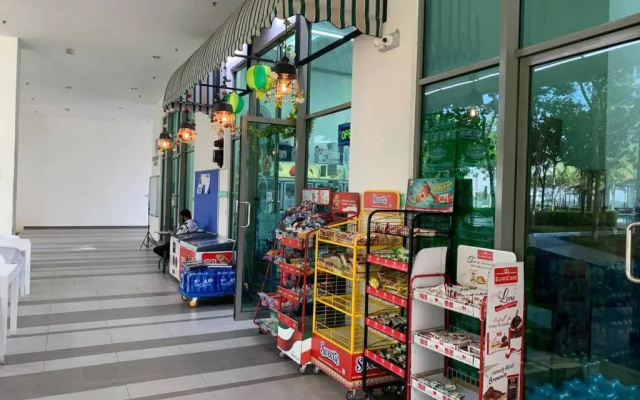 Resort In The City - Netflix & Chill – Meal – Cyberjaya
