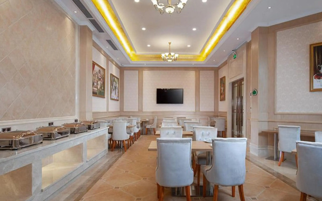 Vienna Hotel (Zhaoqing East Railway Station Dinghushan Scenic Area)