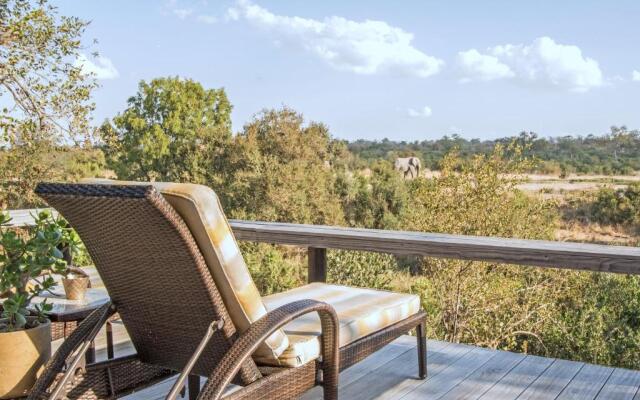 Thornybush Simbambili Lodge