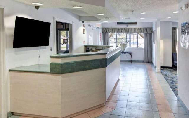 Rodeway Inn & Suites Lewisville I-35