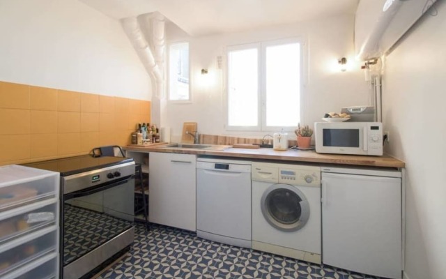 Cosy Flat Sleeps 4 W/terrace in the 10th District