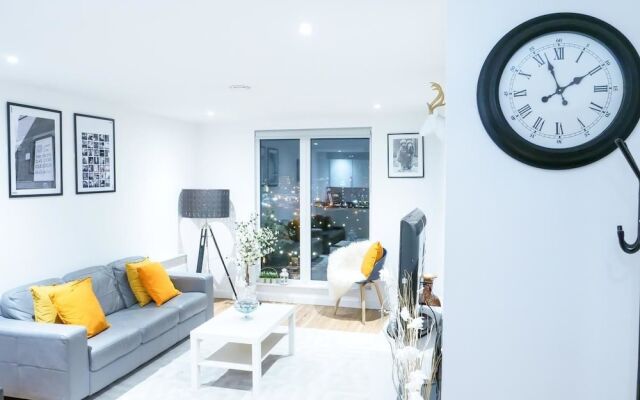 Bright 2BR Apartments Quays