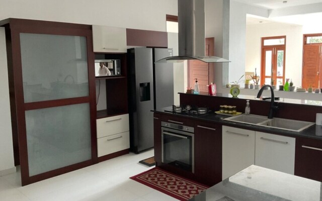 Spacious Stand-alone 2-bed Villa in Galle
