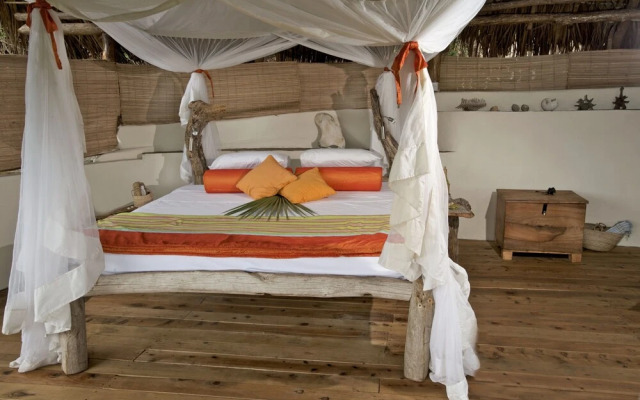 H12 Delta Dunes Lodge