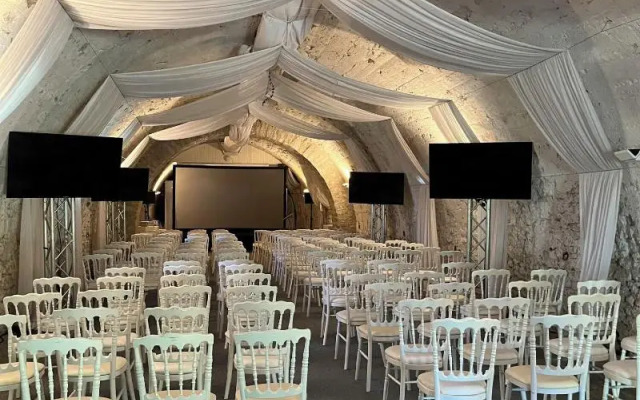 Chateau Chapeau Cornu