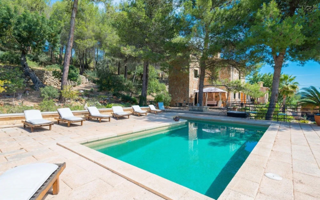 Es Pinar in Alar With 4 Bedrooms and 4 Bathrooms