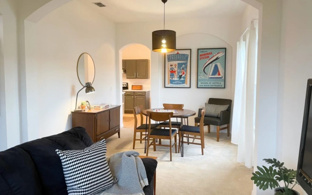 The Shire, Davenport, US