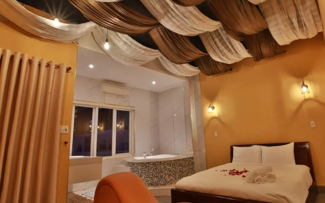 Lotus Hotel - The Cupid Room