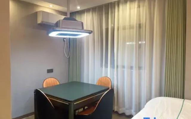 YiHe E-sports Chain Hotel (Nanchang Bayi Square People's Park Branch)