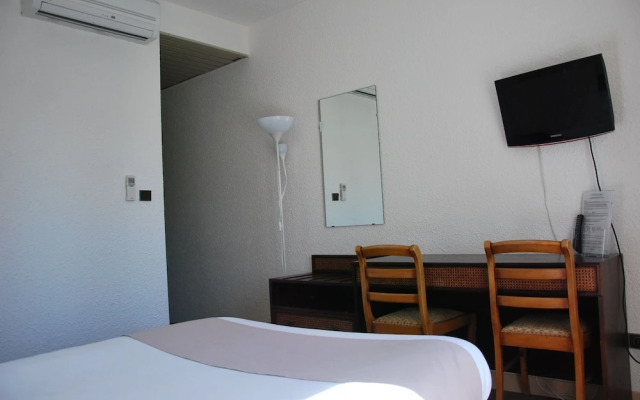 Hotel The Originals Toulouse Nord Le Barry (ex Inter-Hotel)