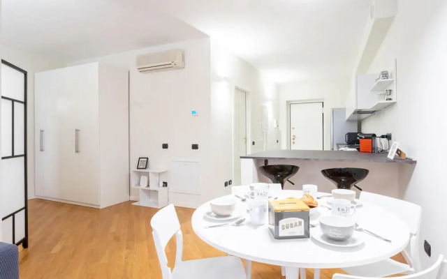 White Flat in Como City Center