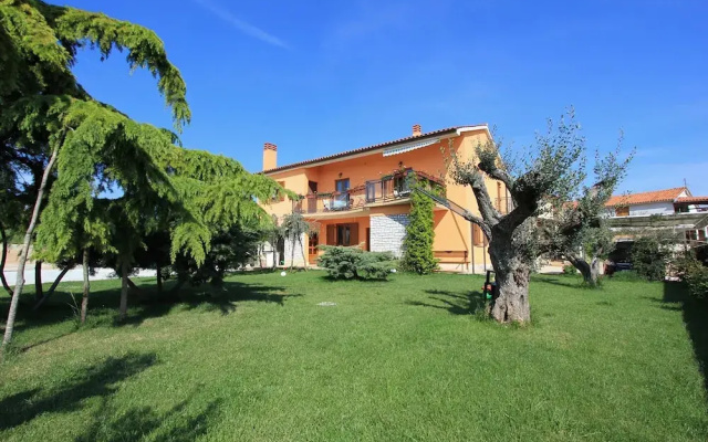 Apartment in Fazana With Garden & Terrace