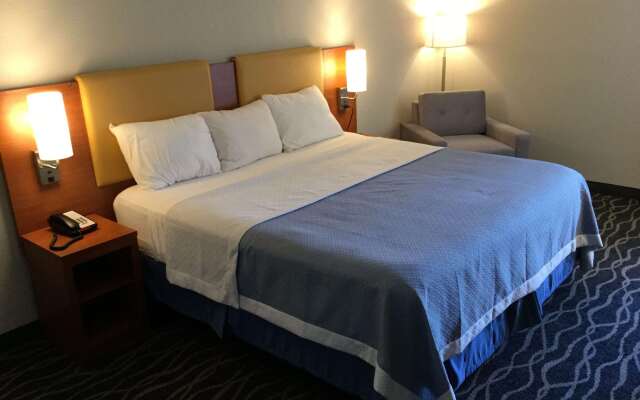 Days Inn & Suites by Wyndham Cincinnati North
