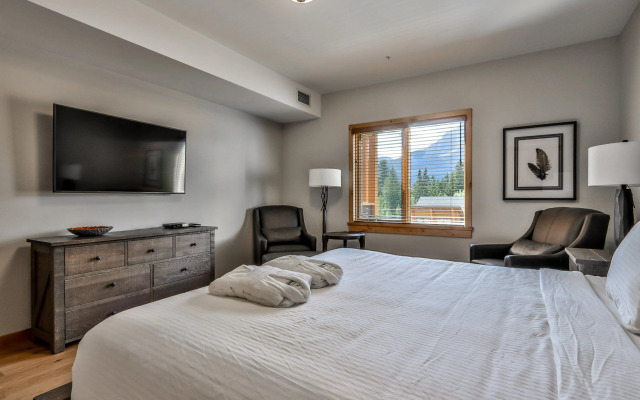 Rundle Cliffs Lodge by Spring Creek Vacation