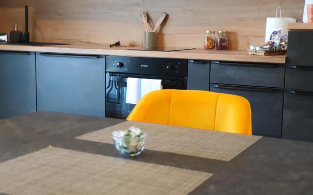 Eriss Studio Suite - OZone building apartment