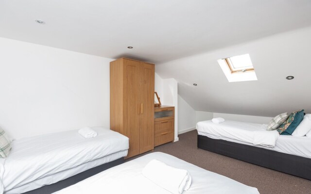"Sunny Terrace, 3bed House In Maidstone"