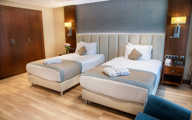 Grand Aras Hotel & Suites