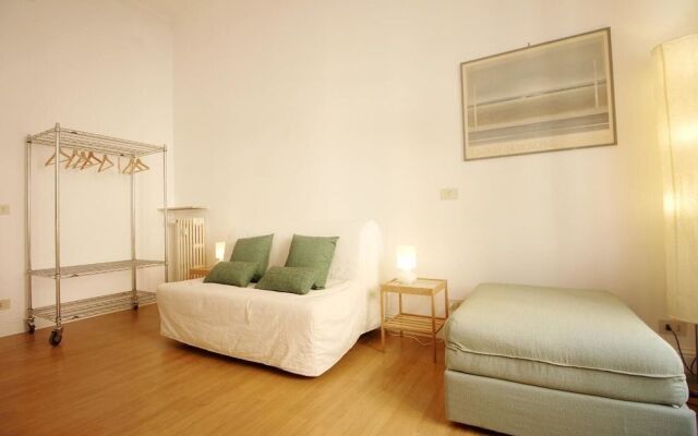 Spacious Apt Steps away from the Vatican