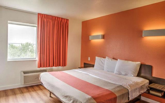 Motel 6 Dallas, TX - Northwest