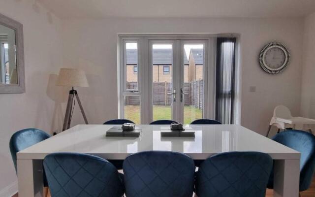 Near City Centre 4 Bed 2 Bath House with Parking, Digbeth, Birmingham